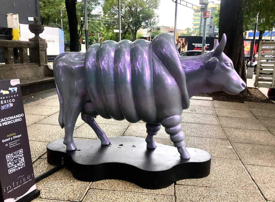 Metallic sculpture from the CowParade Mexico City, showcasing local public art during an urban walking tour.