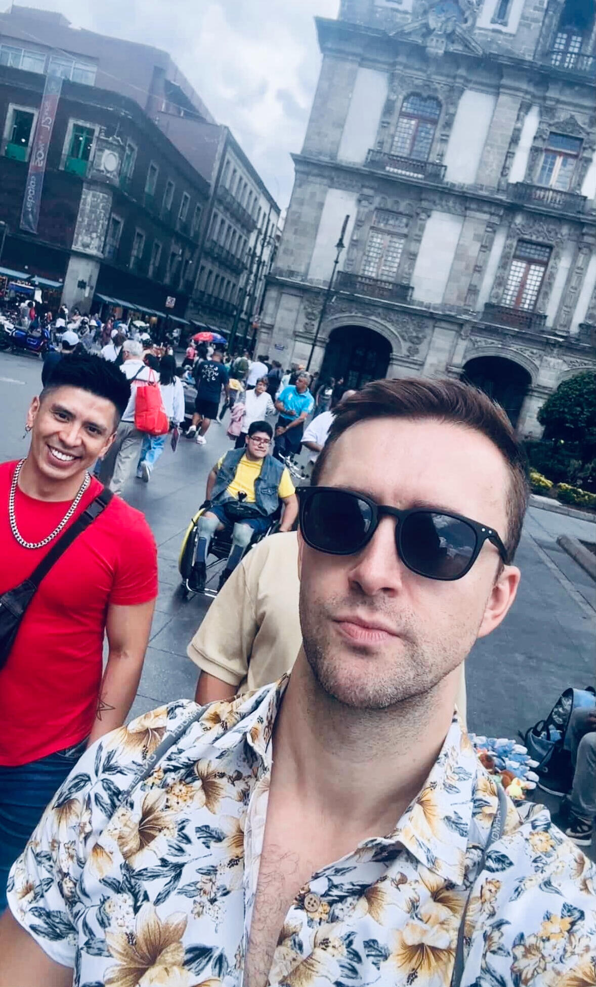 Guide Erik smiling with a guest during a lively private walking tour in the historic heart of Mexico City.
